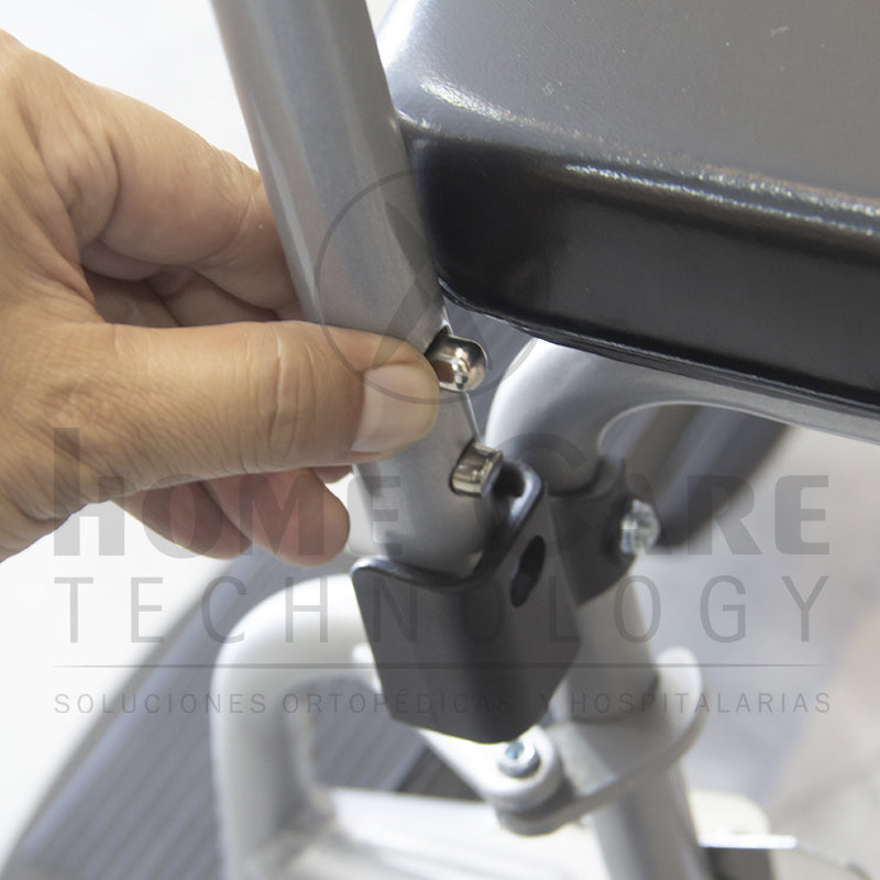 Silla sanitaria con accesorios removibles FS692