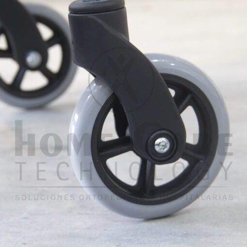 Silla sanitaria con accesorios removibles FS692