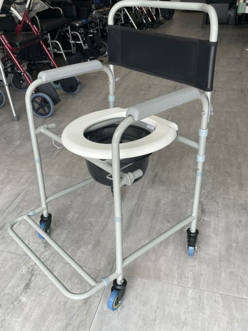 Silla sanitaria en acero con espaldar HC601