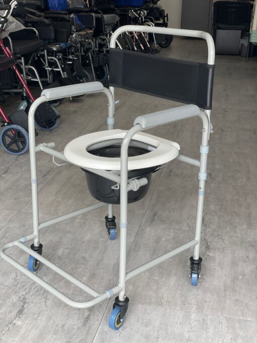 Silla sanitaria en acero con espaldar HC601