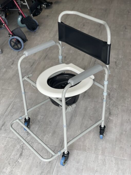 Silla sanitaria en acero con espaldar HC601